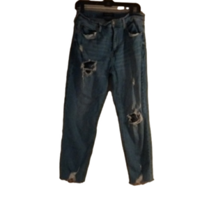 Aeropostale Stretch mom jean. Size 10..Lighter wash, and distressed. Size 10.